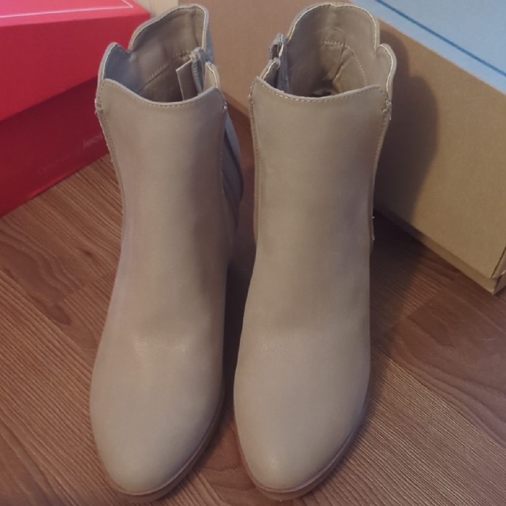 Women's Cream Ankle Boots